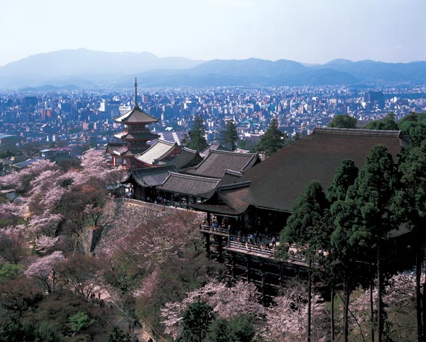 Kiyomizu-dera Temple 600×373